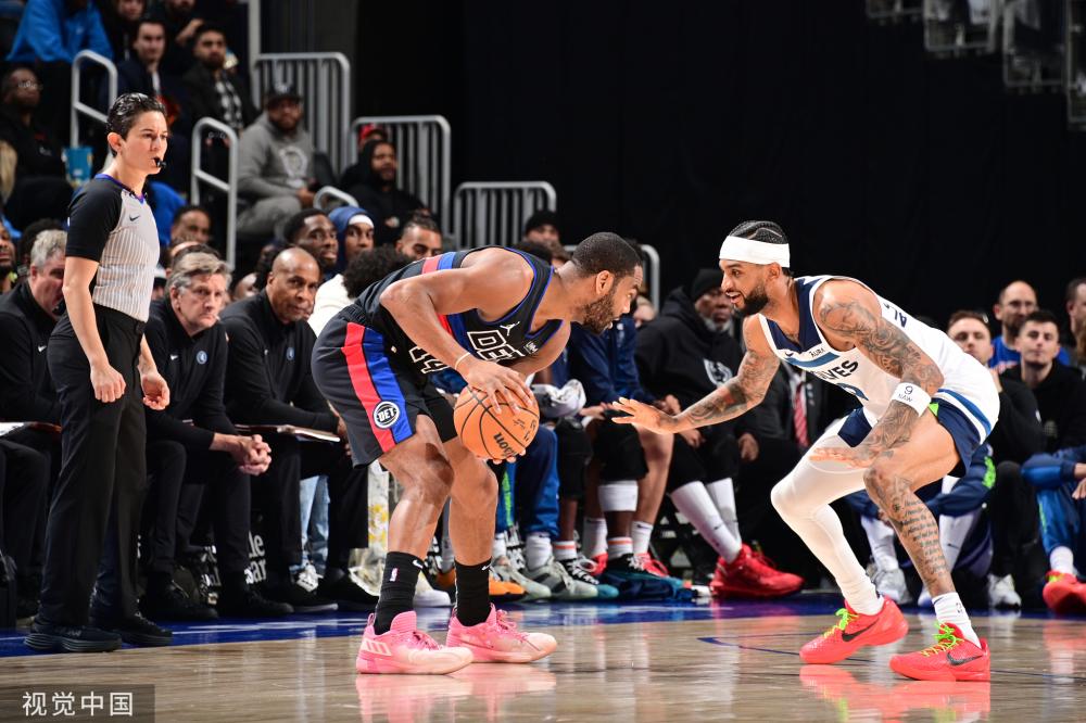 担两位球星 担两位球星